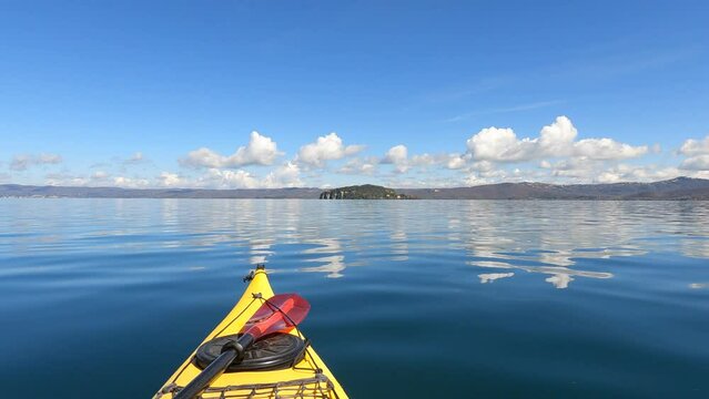 In kayak sul lago di Bolsena