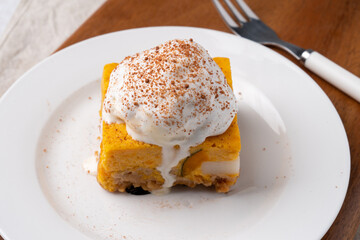 Cafe, coffee, egg, bacon, sandwich, toast, fruit, vegetable, clam chowder, soup, bread, cream, latte, sweet pumpkin, chalice, crumble, black sesame, latte, gingerblanc,