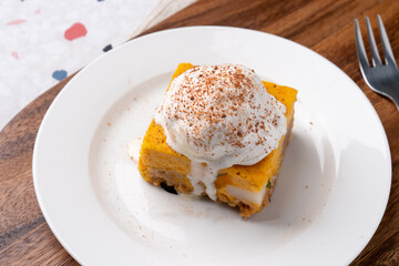 Cafe, coffee, egg, bacon, sandwich, toast, fruit, vegetable, clam chowder, soup, bread, cream, latte, sweet pumpkin, chalice, crumble, black sesame, latte, gingerblanc,