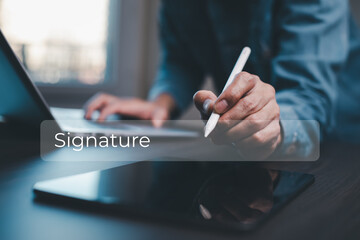 Businessman signing electronic signature, smart contract paperless office,Electronic Signing Businessman signs electronic documents on digital documents on virtual laptop screen using stylus pen - obrazy, fototapety, plakaty