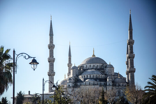 Sultanahmet Camii (Sultan Ahmed Mosque - Blue Mosque) Istanbul, Turkey.