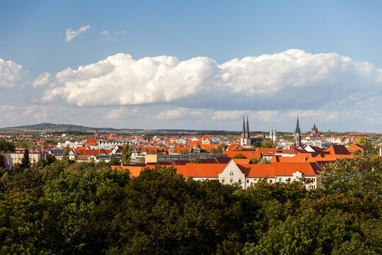 Halle (Saale) mit Blick auf Petersberg