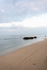 Das Meer und am Strand auf Koh Lanta Thailand