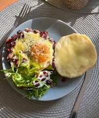 scrambled eggs with bacon