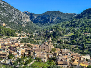 Fototapeta na wymiar village in the mountains Valdemossa Mallorca