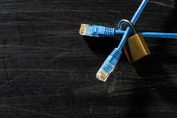ネットワークケーブルと南京錠