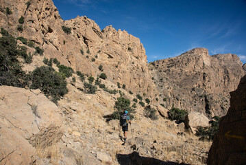 Fototapeta premium Downclimbing the Hadash-Wakan route in the Western Hajar Mountains, Wakan, Oman