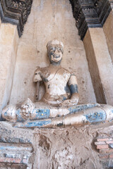 Fototapeta na wymiar Budda Statue und Tempelanlage in Ayutthaya