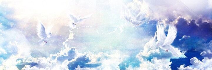 天国のような雲海の中を４羽の白い鳩が舞うファンタジー背景ワイドサイズイラスト - obrazy, fototapety, plakaty