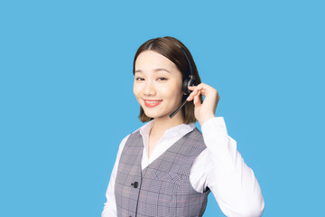 ヘッドセットをつけた女性　オペレーター