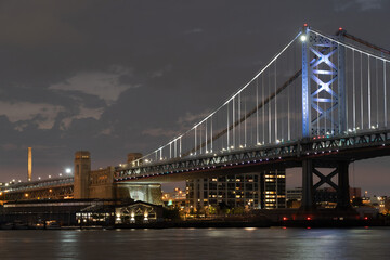 Fototapeta na wymiar Ben Franklin Bridge at Night