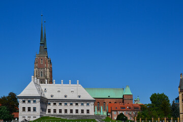 Obraz premium The Cathedral Island (polish: Ostrow Tumski), the oldest part of the city of Wrocław, Poland. The Cathedral of St. John the Baptist. View from the boat trip on the Oder river