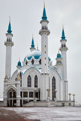 Fototapeta na wymiar Kul Sharif Mosque in Kazan in Tatarstan against cloudy sky on winter day.