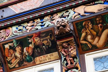 Kunstvolle Details am Knochenhauer Amtshaus am historischen Marktlatz von Hildesheim