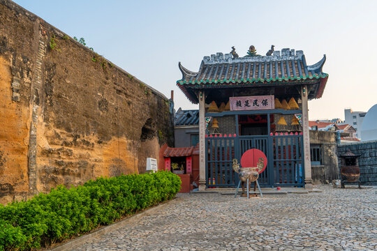 Na Tcha Temple (Taoist temple), this small shrine built in the late 19th century honors the god of war from a Chinese folk religion.