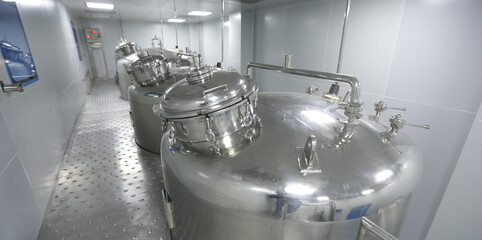 pharma large industrial sized stainless steel container. mixing vessel equipment for pharma...