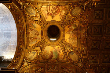 Fototapeta na wymiar Interior of n Papal Basilica of Santa Maria Maggiore in Rome, Italy 