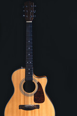 Obraz na płótnie Canvas Acoustic guitar on a black background, flat lay.