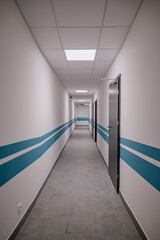 szpitalny korytarz - obrazy, fototapety, plakaty