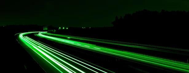 Photo sur Plexiglas Autoroute dans la nuit green car lights at night. long exposure