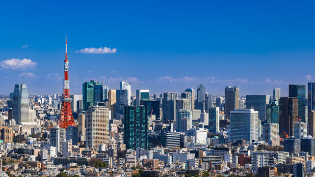 青空と東京都市風景　ワイド