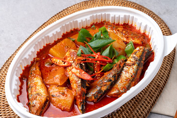 Korean food, side dishes, fish, grilled fish, steamed, saury, mackerel, japchae, codari, jeon, stir-fried pork, yukgaejang, soybean paste stew, kimchi, kkakdugi,
