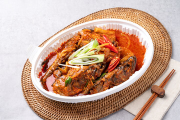 Korean food, side dishes, fish, grilled fish, steamed, saury, mackerel, japchae, codari, jeon, stir-fried pork, yukgaejang, soybean paste stew, kimchi, kkakdugi,