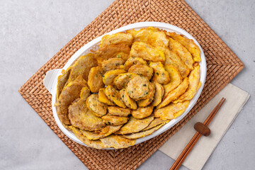 Korean food, side dishes, fish, grilled fish, steamed, saury, mackerel, japchae, codari, jeon, stir-fried pork, yukgaejang, soybean paste stew, kimchi, kkakdugi,