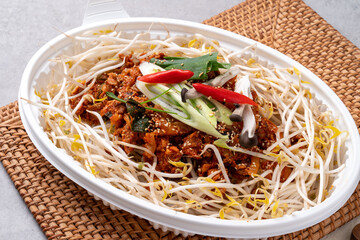 Korean food, side dishes, fish, grilled fish, steamed, saury, mackerel, japchae, codari, jeon, stir-fried pork, yukgaejang, soybean paste stew, kimchi, kkakdugi,