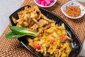 Thai style, fried rice, pad thai, kung, shrimp, tom yum , kram, pork, rice topped with rice, fried eggs, beef, rice noodles, pod see , Udon tani, kuwei, tai fox morning glory, pork belly