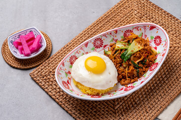 Thai style, fried rice, pad thai, kung, shrimp, tom yum , kram, pork, rice topped with rice, fried eggs, beef, rice noodles, pod see , Udon tani, kuwei, tai fox morning glory, pork belly