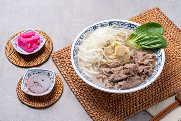 Thai style, fried rice, pad thai, kung, shrimp, tom yum , kram, pork, rice topped with rice, fried eggs, beef, rice noodles, pod see , Udon tani, kuwei, tai fox morning glory, pork belly