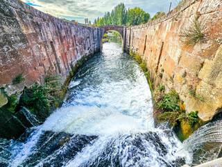 Lock number 1 of the Canal de Castilla, Palencia province - 762453311