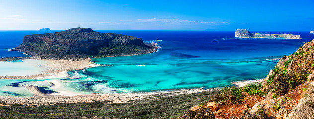 Fototapeta na wymiar Greece summer holidays. Most beautiful places and beaches of Crete island - Balos bay ( Gramvousa)..