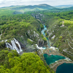 Amazing aerial view of Plitvice national park with lakes and picturesque waterfalls in a green spring forest, Croatia. - 762491198