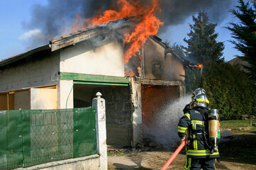 Feu de garage pompiers Fran&ccedil;ais