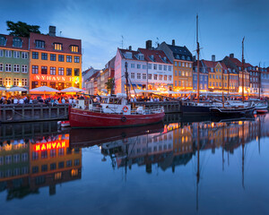 Fototapeta na wymiar Dänemark, Kopenhagen, Nyhavn, Nacht