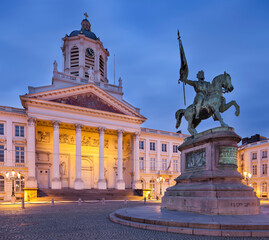 Fototapeta na wymiar Belgien, Brüssel, Place Royale, Cour d'Arbitrage, Statue Godefroid de Bouillon