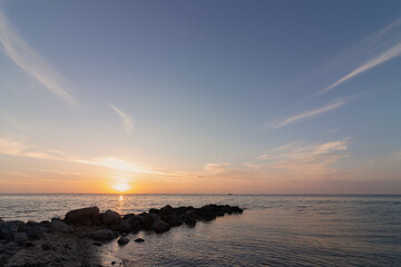 Obraz premium Sescape with rock groyne at sunset., copy space