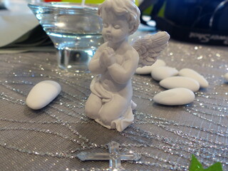 Petite ange de communion et baptême