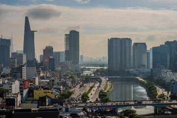 Obraz premium Dynamic Skyline: Hazy Afternoon in Ho Chi Minh City, Vietnam