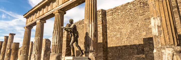 Ancient ruins of Pompeii, Italy - obrazy, fototapety, plakaty
