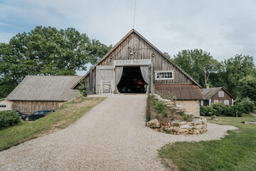 Fototapeta na wymiar an old barn in the countryside