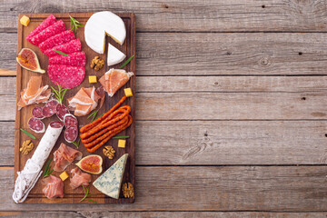 Mix of sausage and cheese plate - 762654187