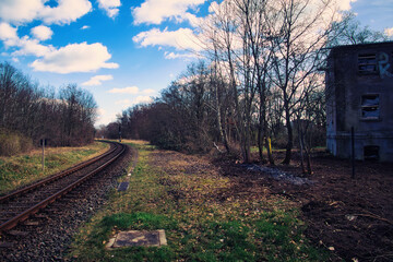 Bahnstrecke - Gleise - Gleis - Railroad Tracks - Countryside - Travel - Concept - Forest - Landscape - Tourism - Railway - Horizon - Nature - Sky - Perspective - Line - Clouds - Background