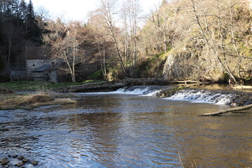 ancien barrage de moulin sur la Sioule, 63