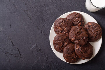 Group of homemade american chocolate cookies - 762723591