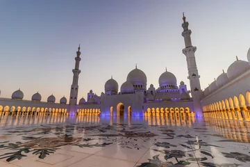 Foto op Canvas Courtyard of Sheikh Zayed Grand Mosque in Abu Dhabi, United Arab Emirates. © Matyas Rehak