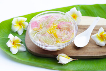 Obraz na płótnie Canvas Thai dessert in coconut milk