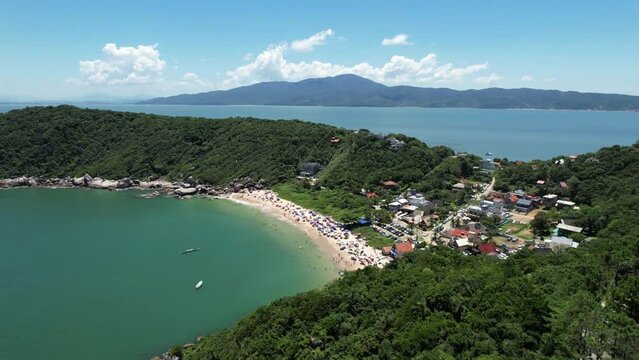 Drone praia da Tainha na cidade de Bombinhas, litoral de Santa Catarina